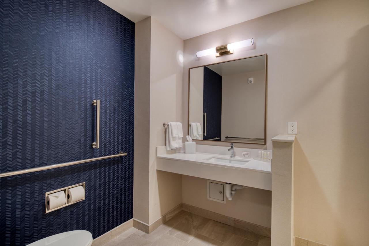 Fairfield & By Marriott Charlotte 3* Belmont
