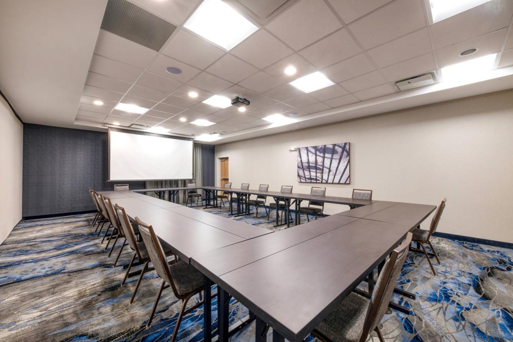 Fairfield & By Marriott Charlotte 3*