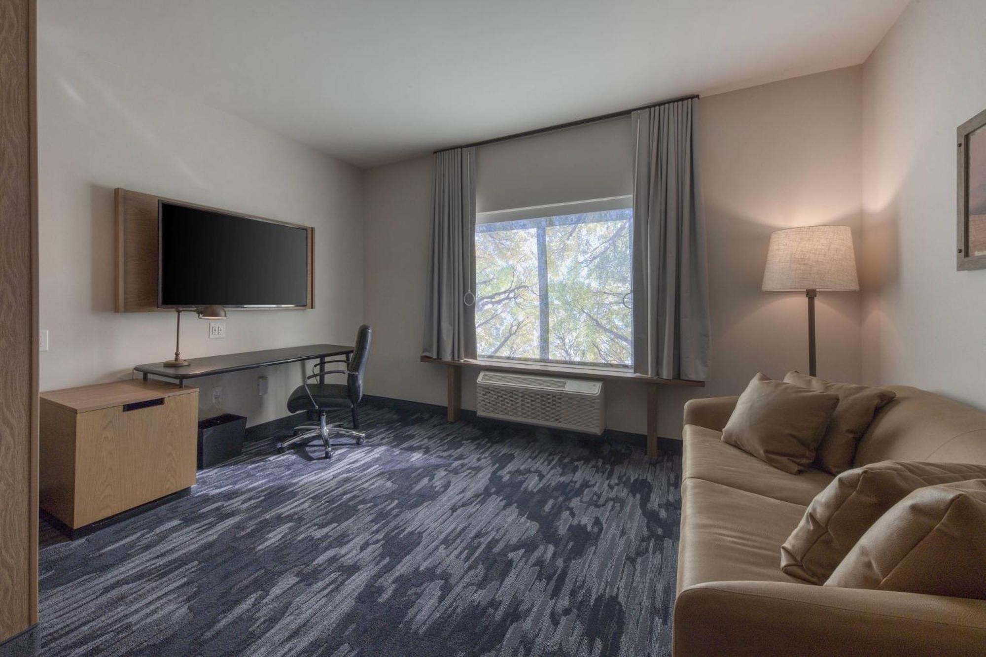 Fairfield & By Marriott Charlotte Hotel